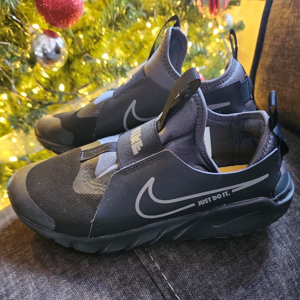 YOUTH - Nike Flex Runner 2 Sneakers - Size 6.5